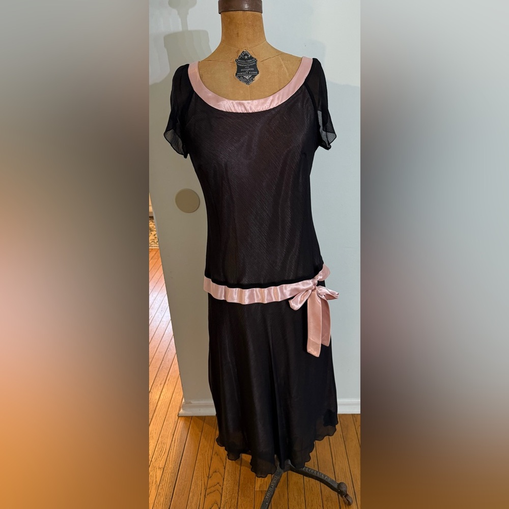 Elegant Black and Pink Vintage Midi Dress